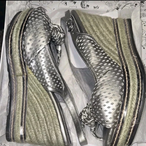 Kathy Van Zealand Silver Espadrille Shoes with Platform - Picture 1 of 11